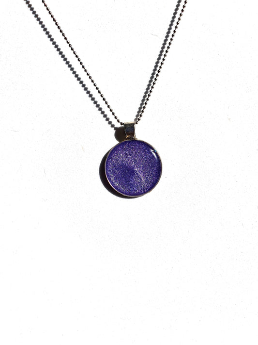 Chaîne pendentif médaillon violet