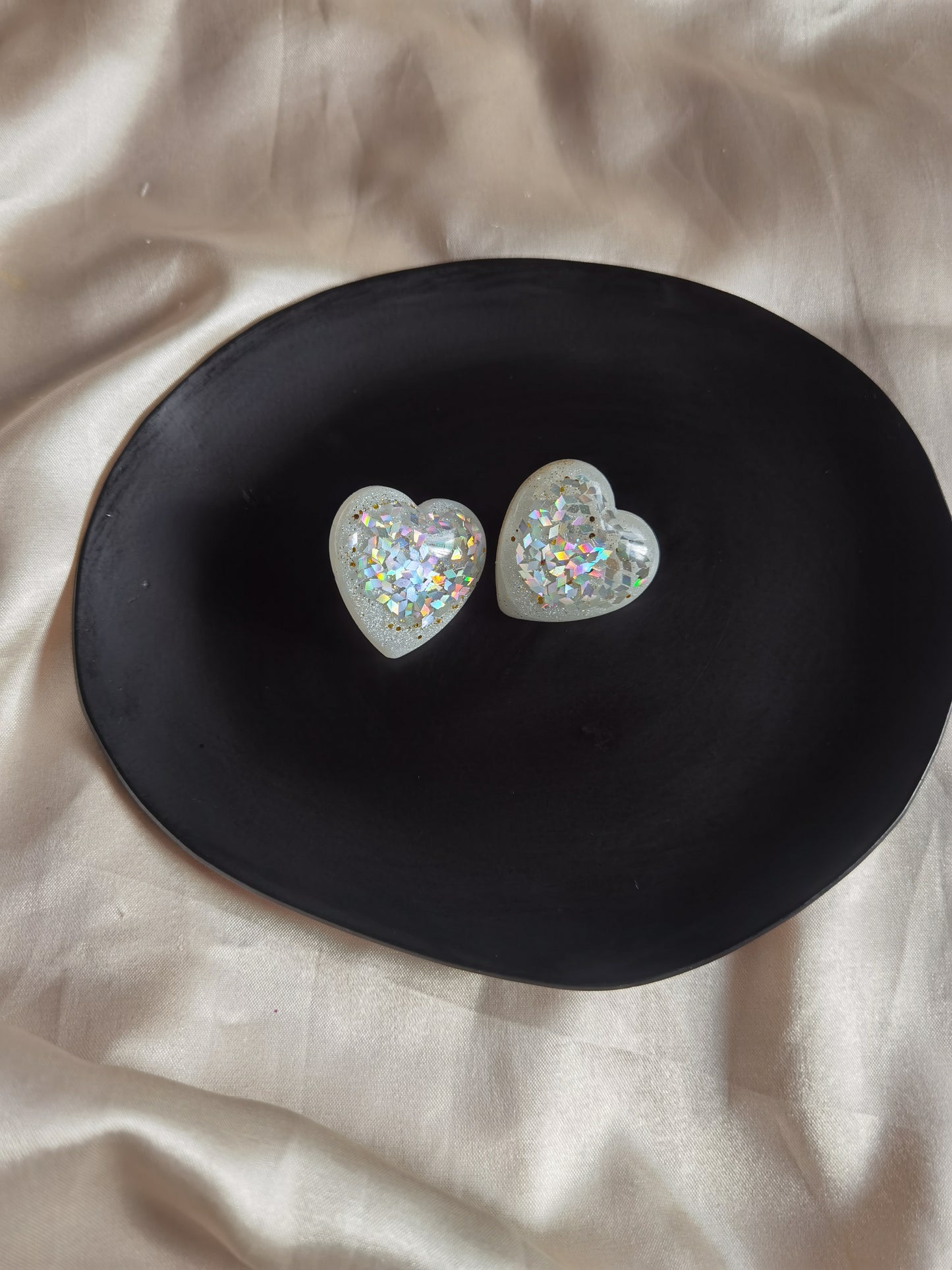 Glitter heart-shaped earrings