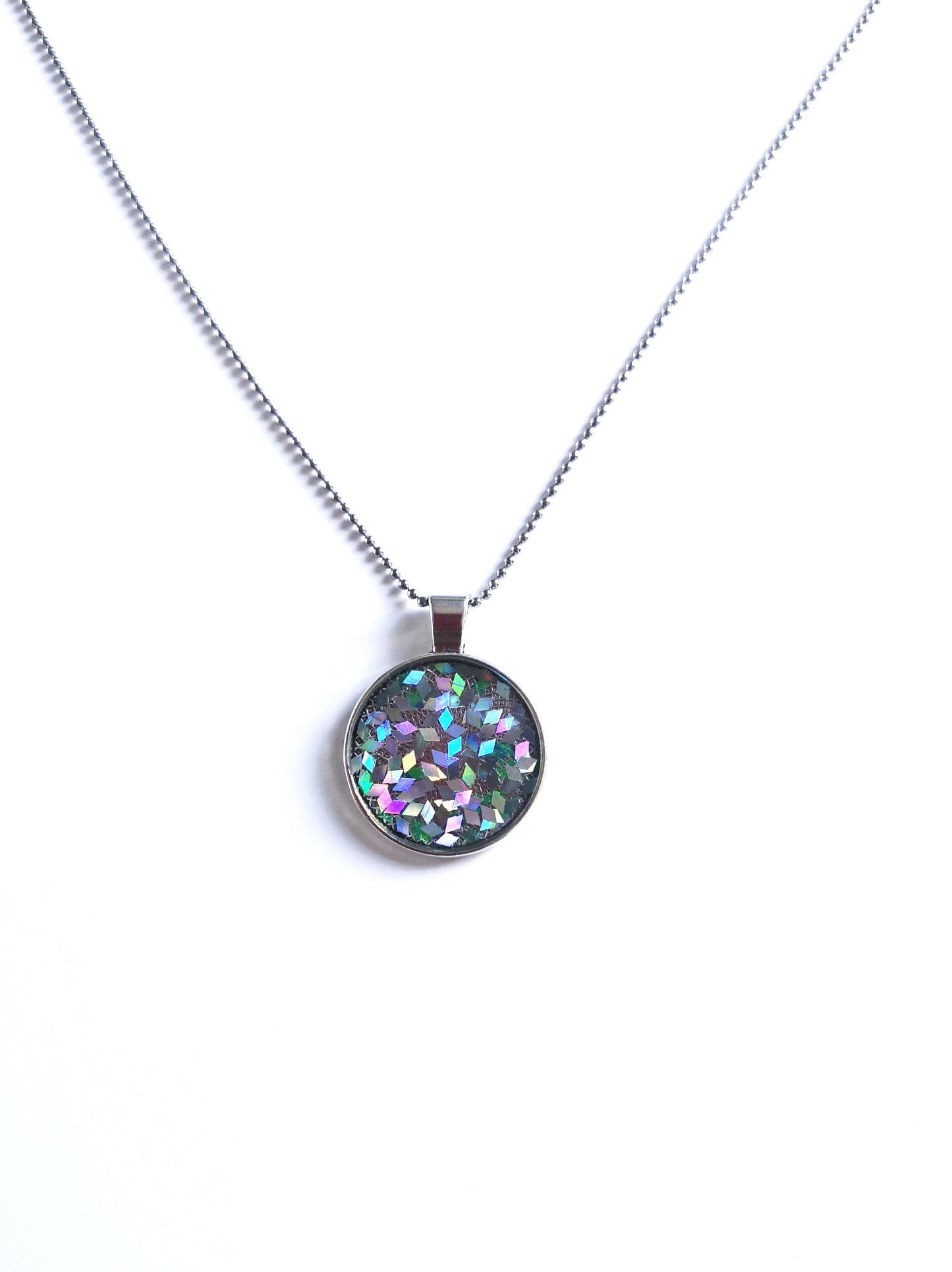 Set of Glittery round pendant chain and with a round and dice pearl