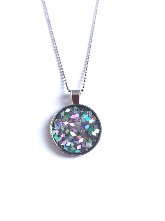 Glittery round pendant chain