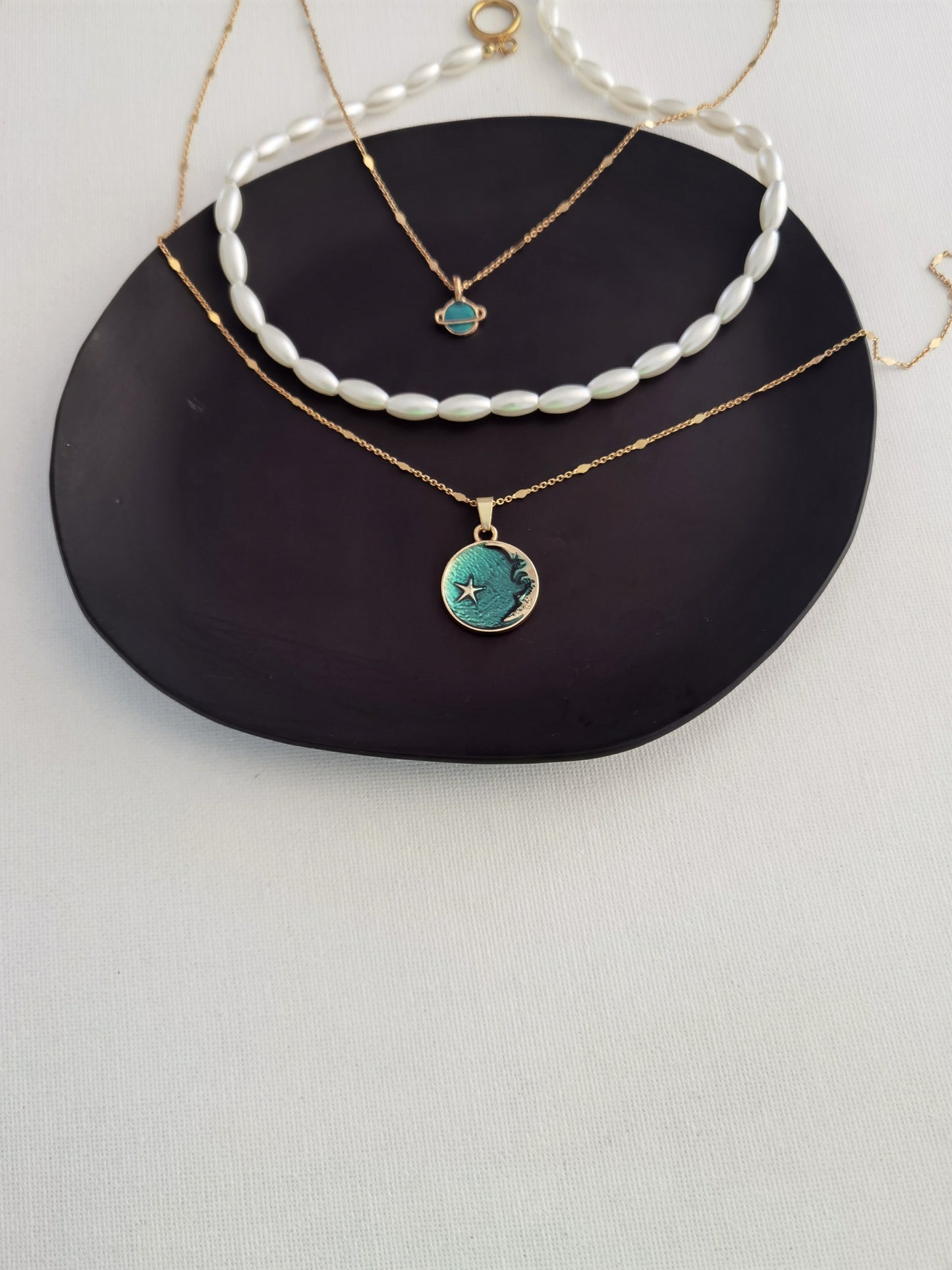 Conjunto de cadena con colgante y collar verde esmeralda