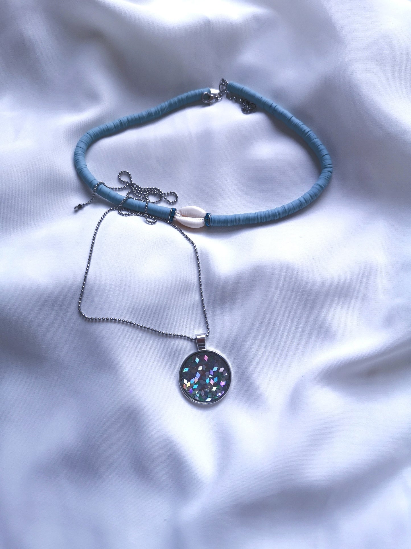 Adjustable blue necklace with flat pearls and Pendant chain Set