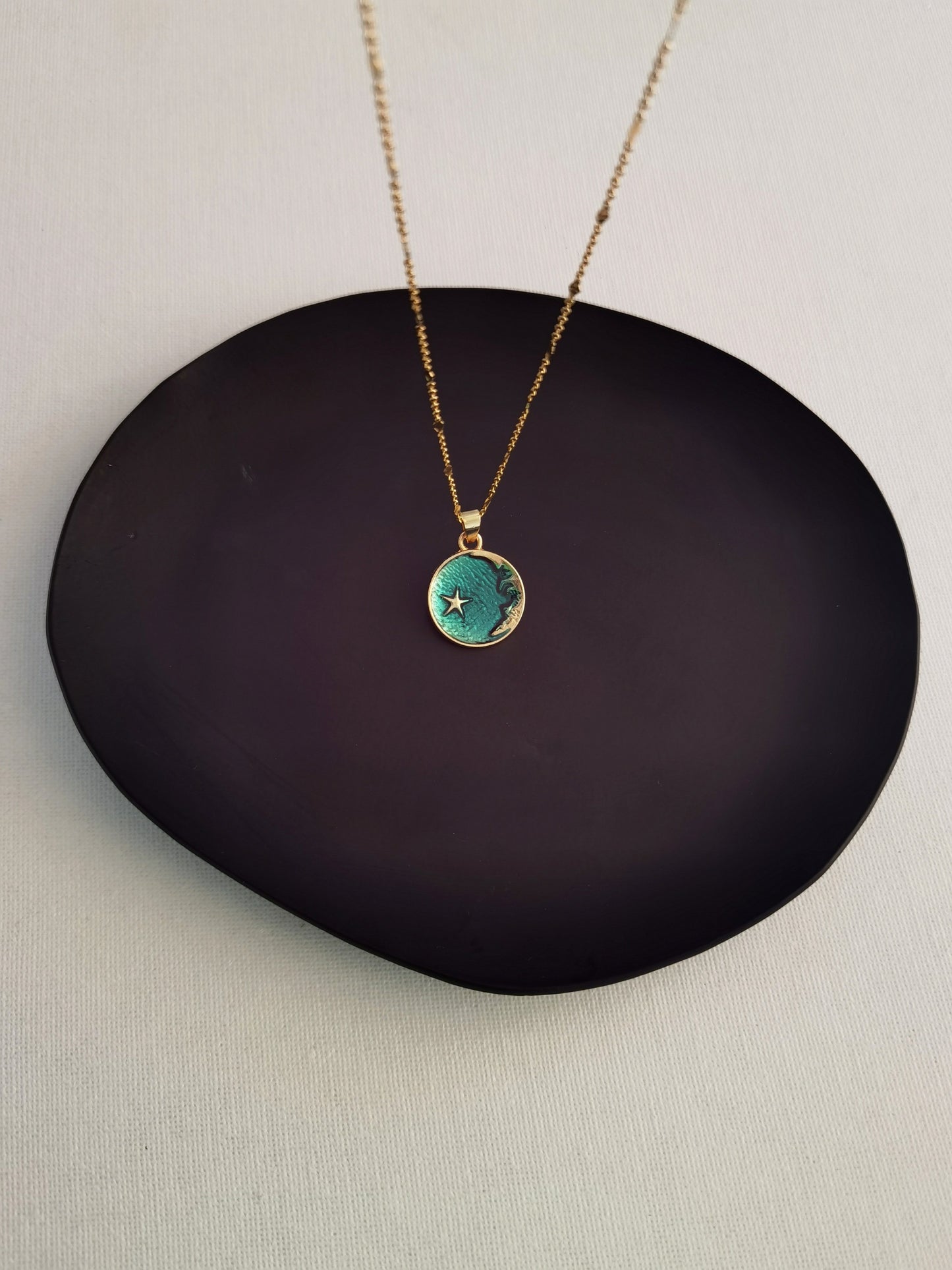 Emerald green necklace and pendant chain set